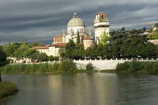 Verona Tour + Wine Tasting