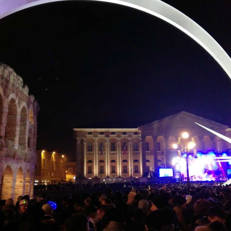 a crowd of people standing in front of a building